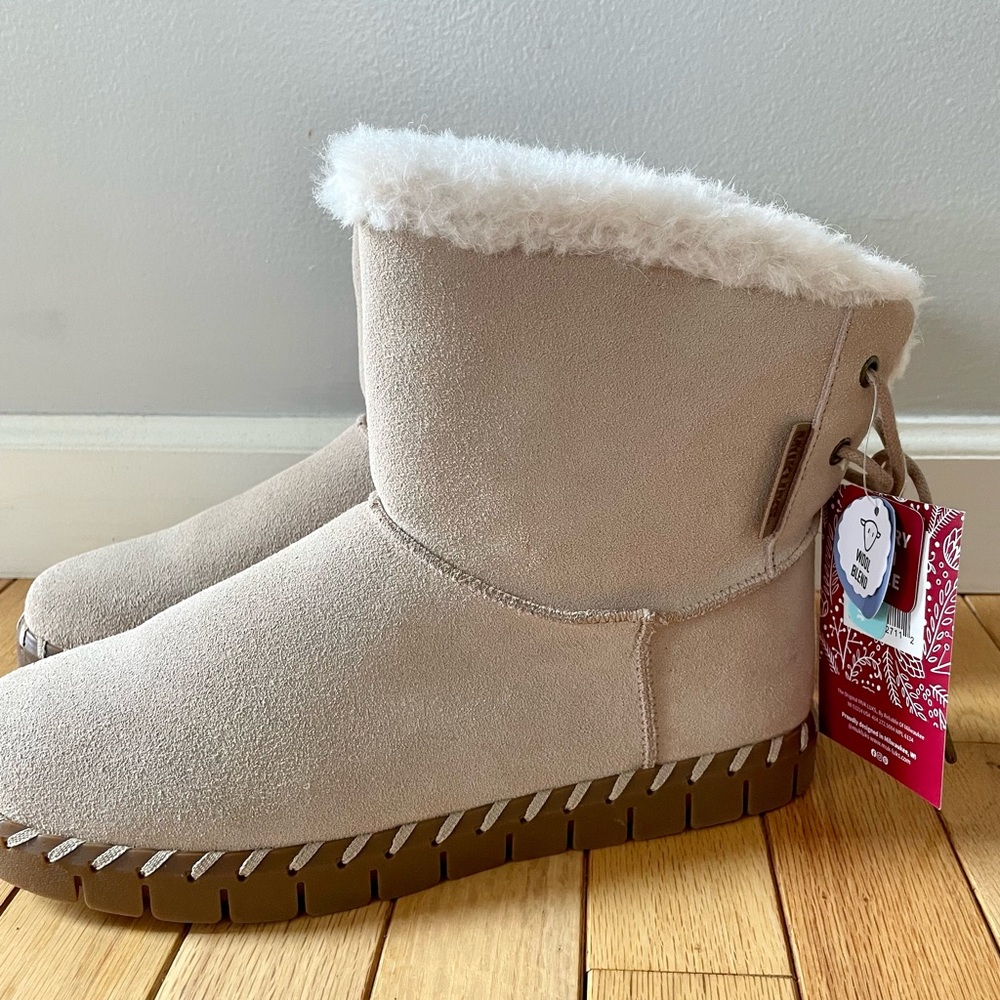 Genuine Suede Boots, Muk Luks, Sand Colored, Women’s 9.5, NEW WITH TAGS, NWT